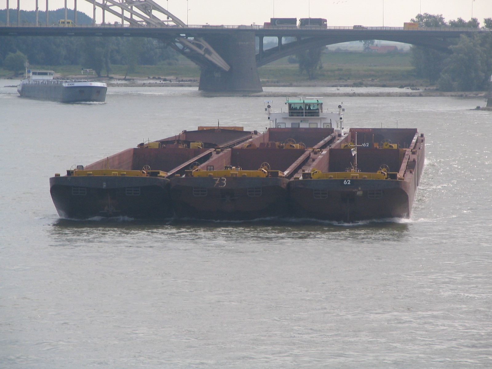 Herkules IV with 6 barges