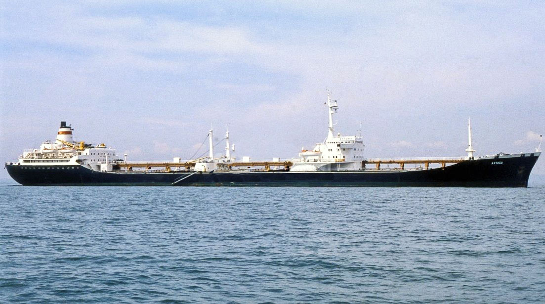 Achtuba - black hull